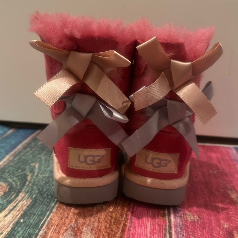 Ugg Bailey Bow II toddler size 6, pink and purple